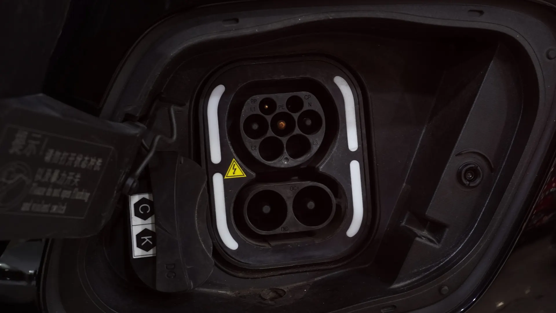 MG MG4 51 kWh Standard 9