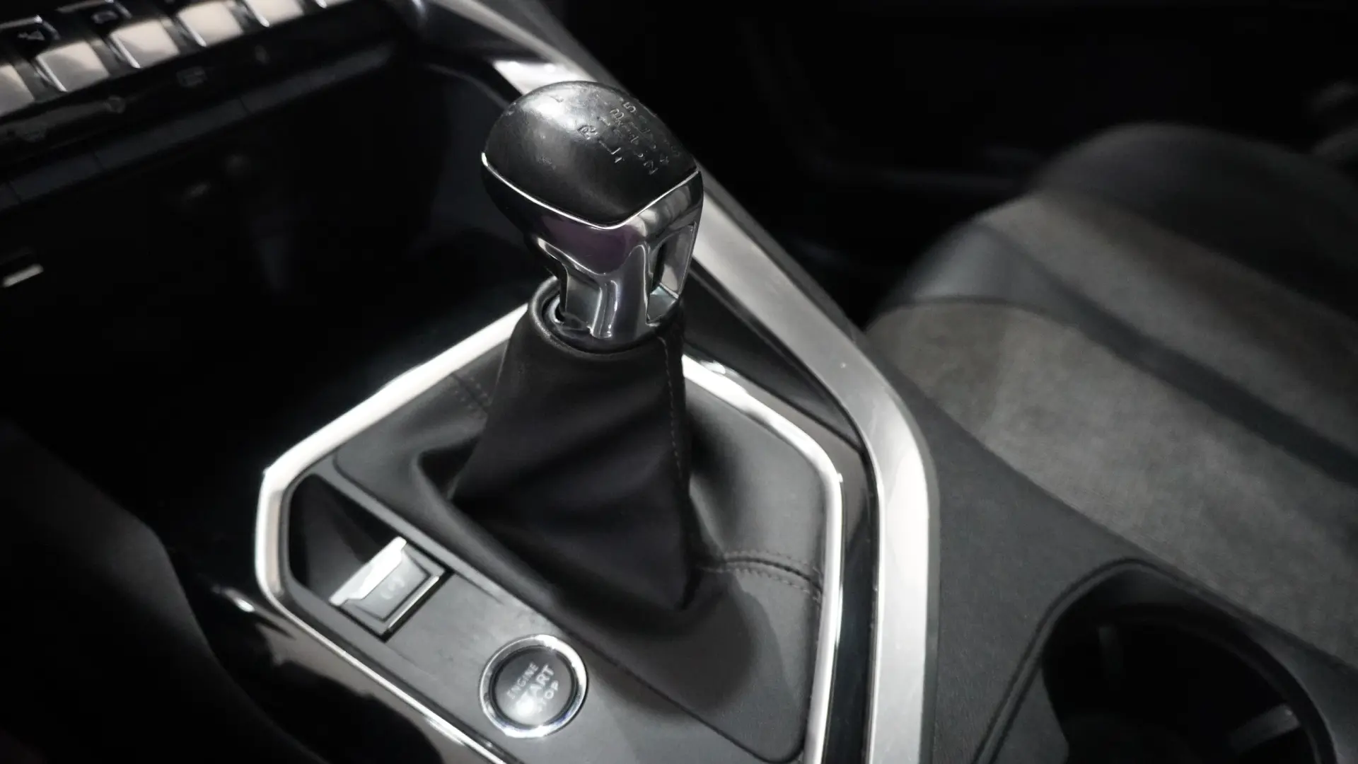 Peugeot 5008 1.2 PureTech Allure Pack 29