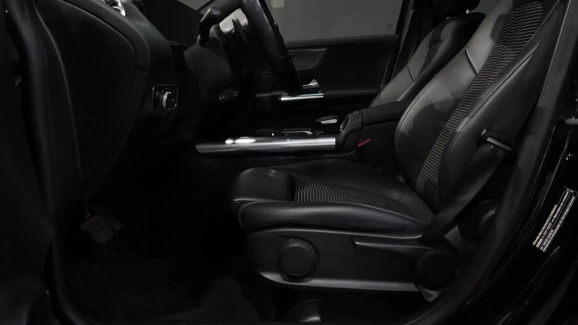 Mercedes-Benz GLA 200 12