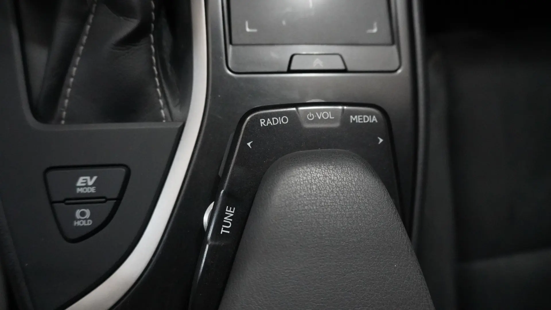 Lexus UX 250h Business 36