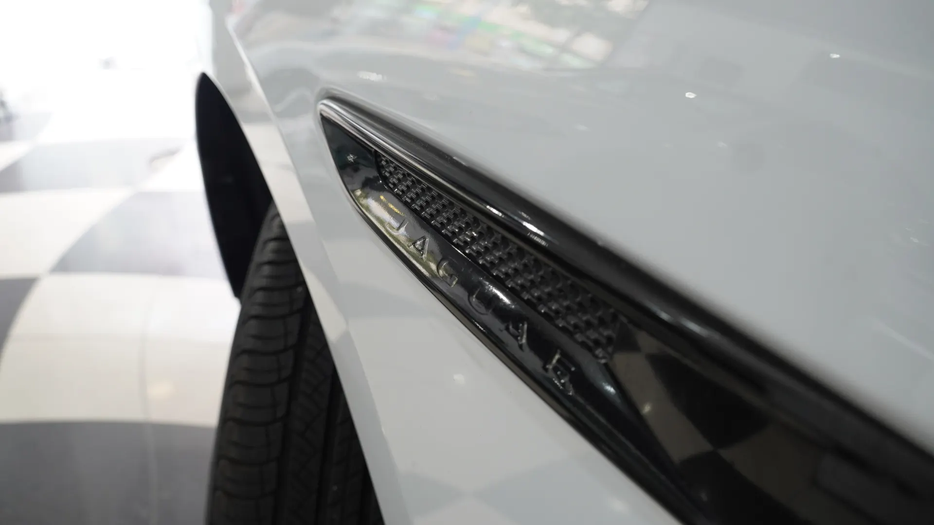 Jaguar F-Pace 2.0d Prestige - AWD 10