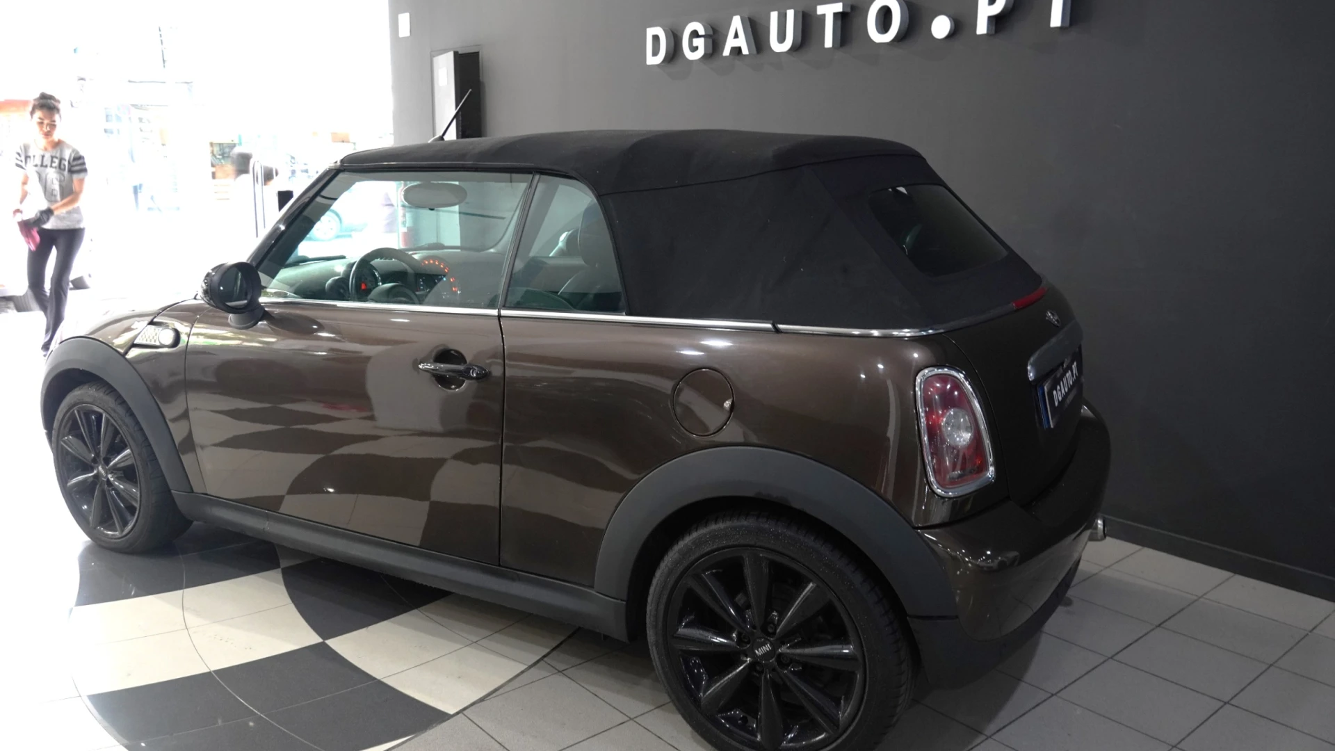 MINI 3 Portas Cooper Cabrio 1.6i 9