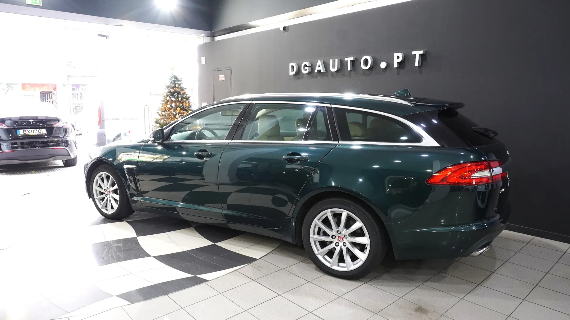 Jaguar XF 3.0 D V6 Luxury 11