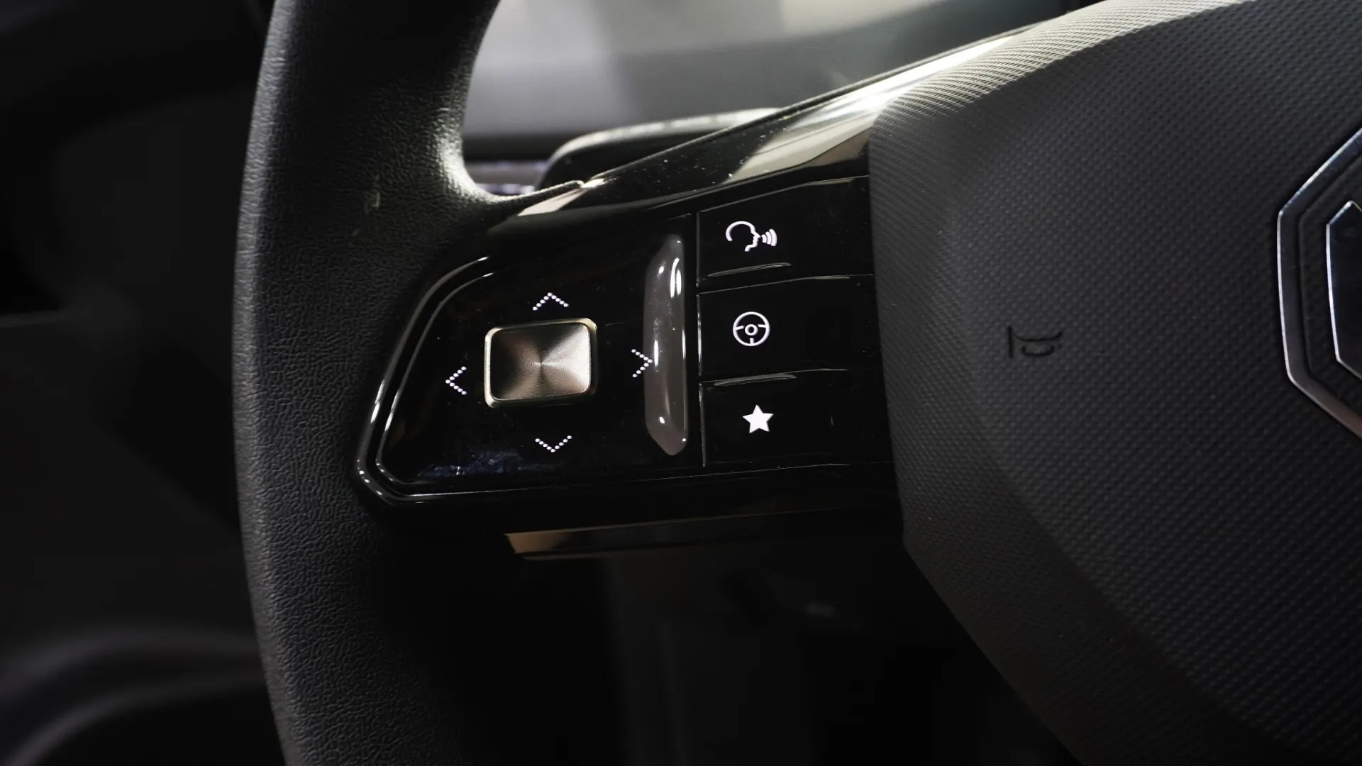 MG MG4 51 kWh Standard 16