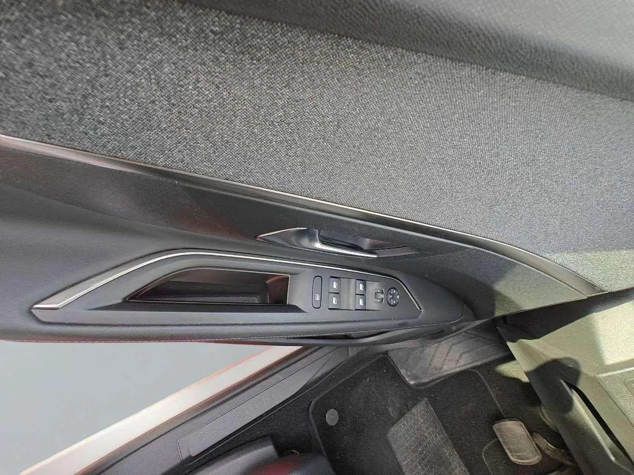 Peugeot 3008 1.5 BlueHDi Allure EAT8 7