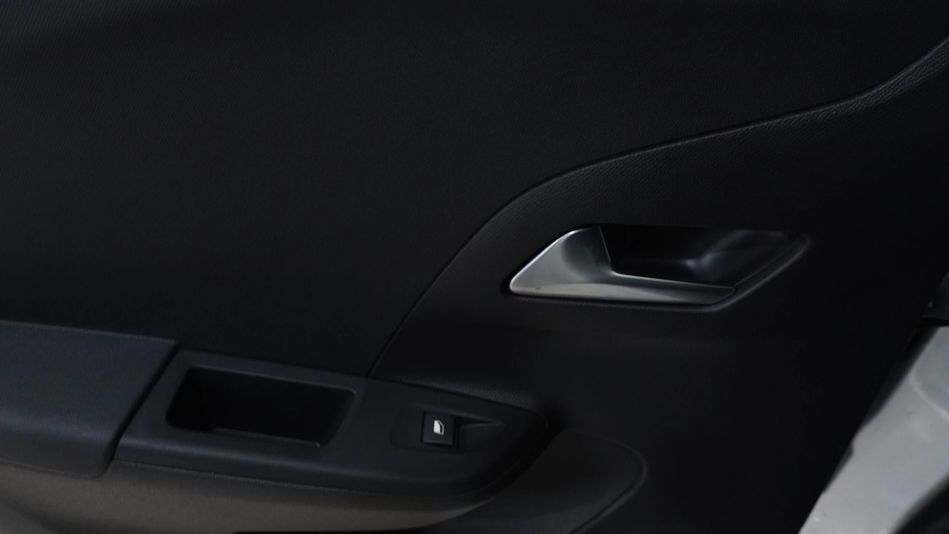 Opel Corsa-e 136CV Elegance 100% Elétrico 28