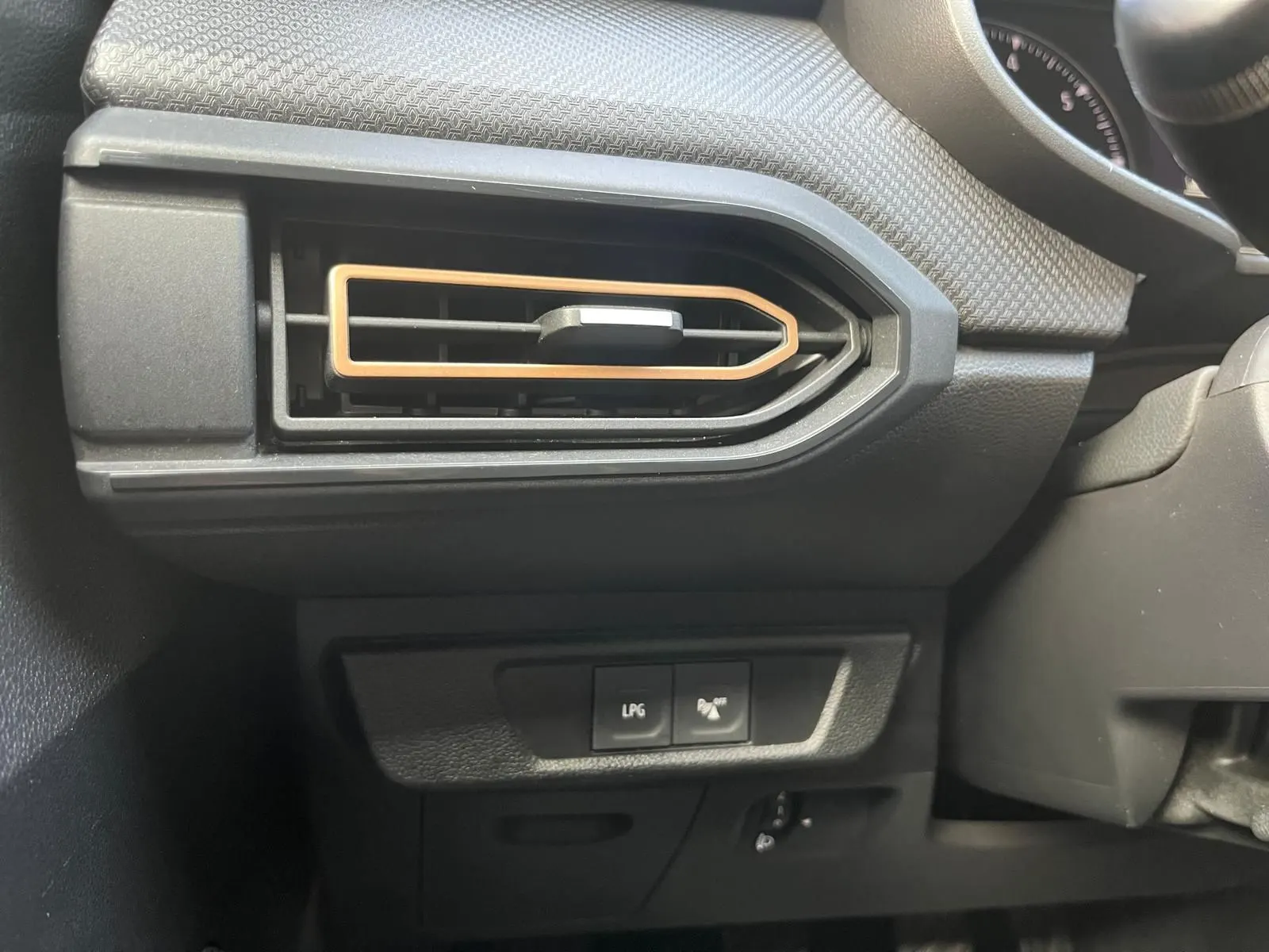 Dacia Sandero BI-FUEL STPWAY ESSENTIAL 18