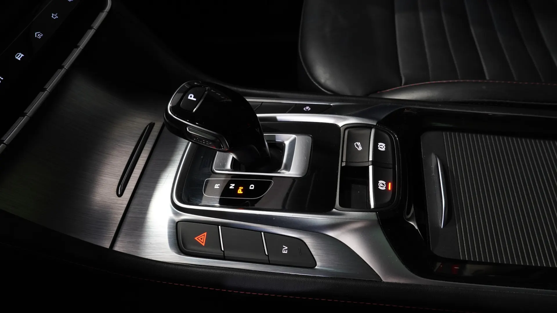 MG EHS 1.5 T-GDI Plug-in Hybrid Luxury 39