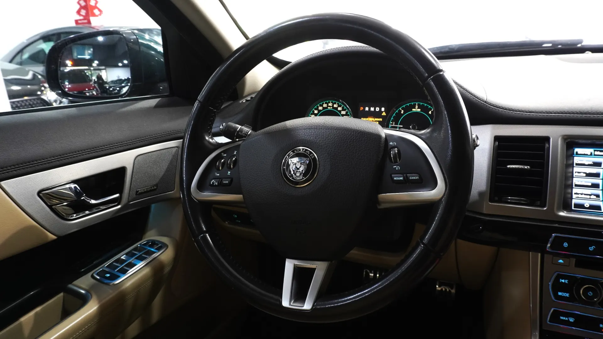 Jaguar XF 3.0 D V6 Luxury 25