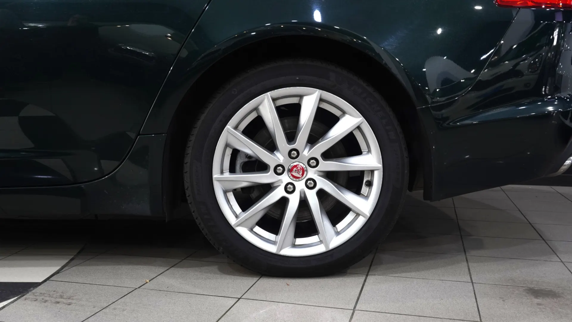 Jaguar XF 3.0 D V6 Luxury 9