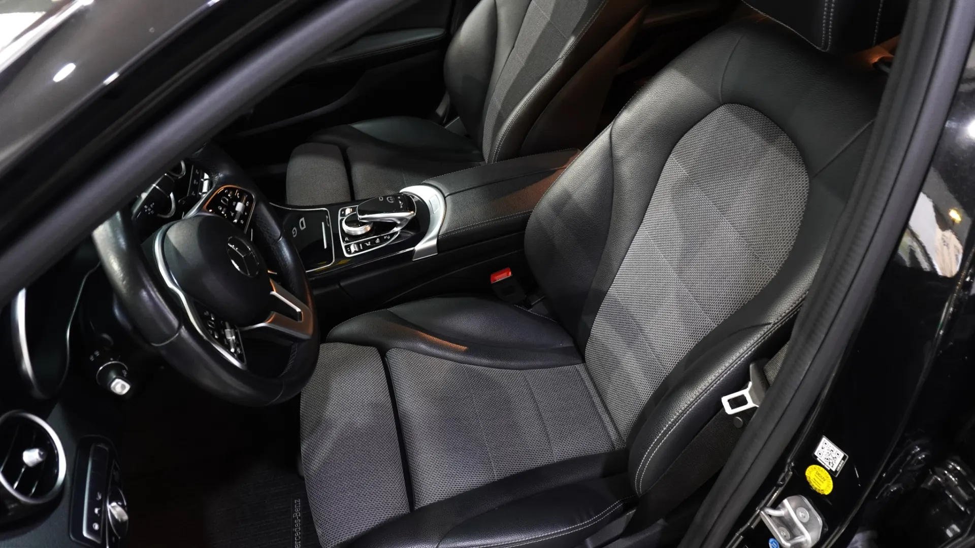 Mercedes-Benz C 300 e Avantgarde 11