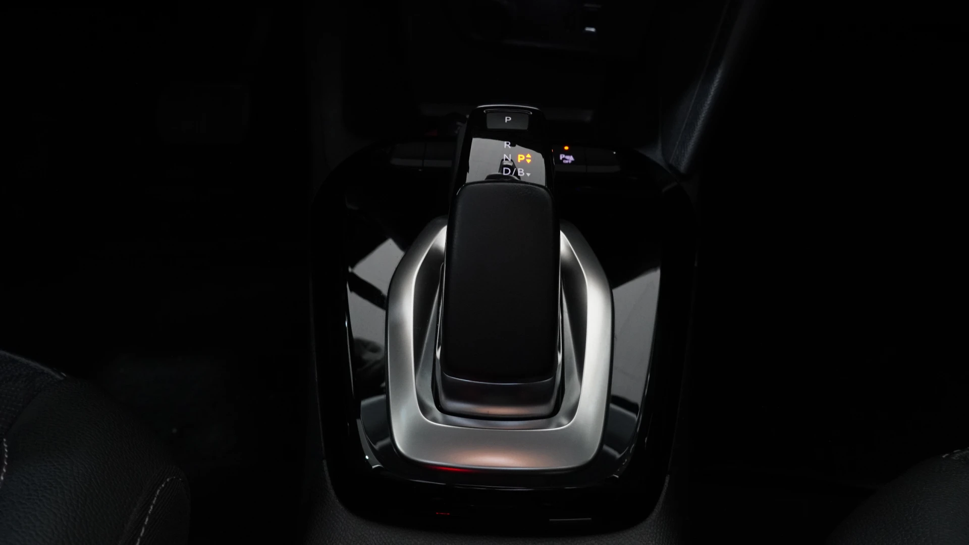 Opel Corsa-e 136CV Elegance 100% Elétrico 38