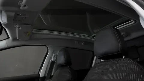 Peugeot 2008 1.2 PureTech Allure 15