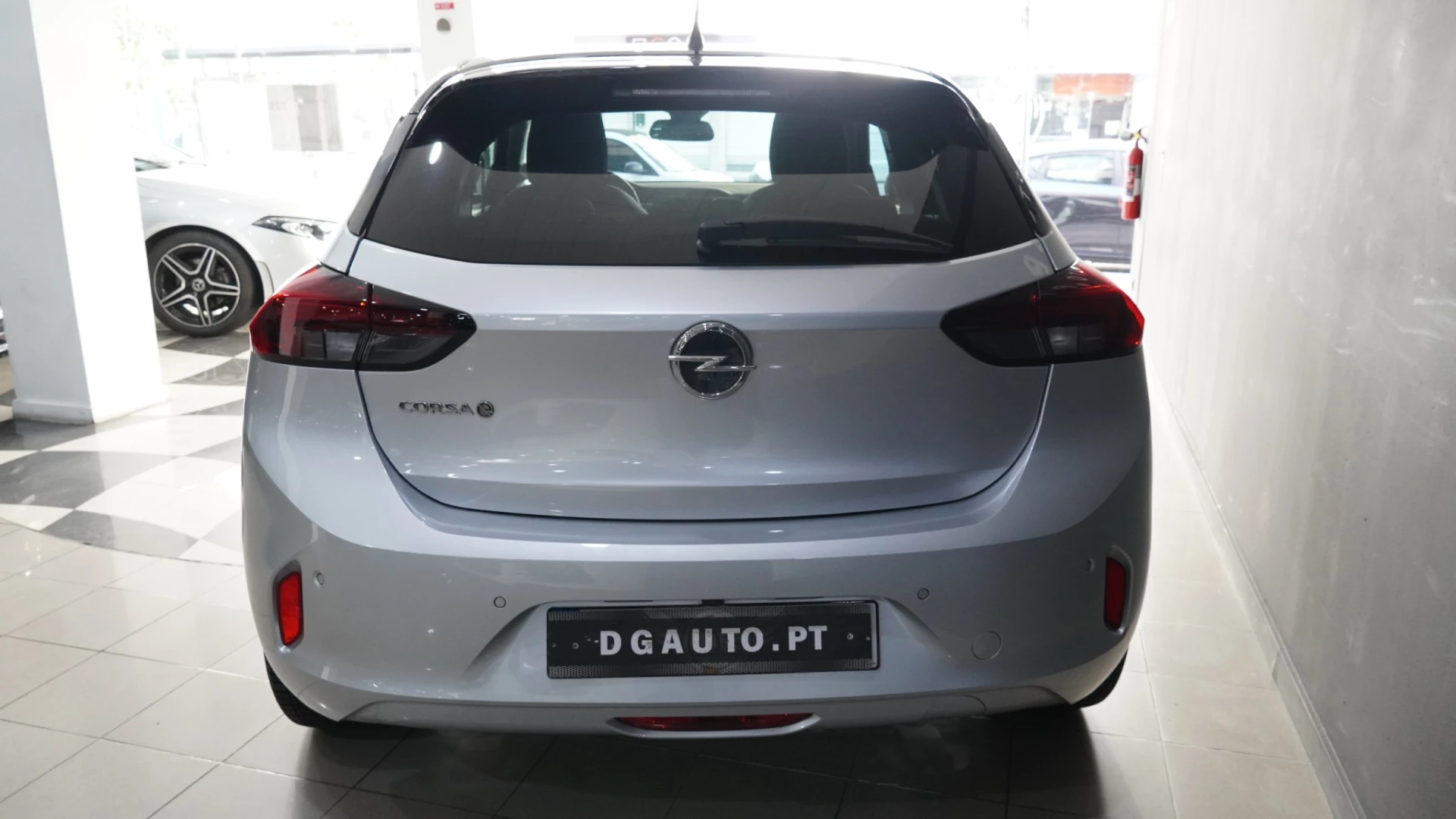 Opel Corsa-e 136CV Elegance 100% Elétrico 11