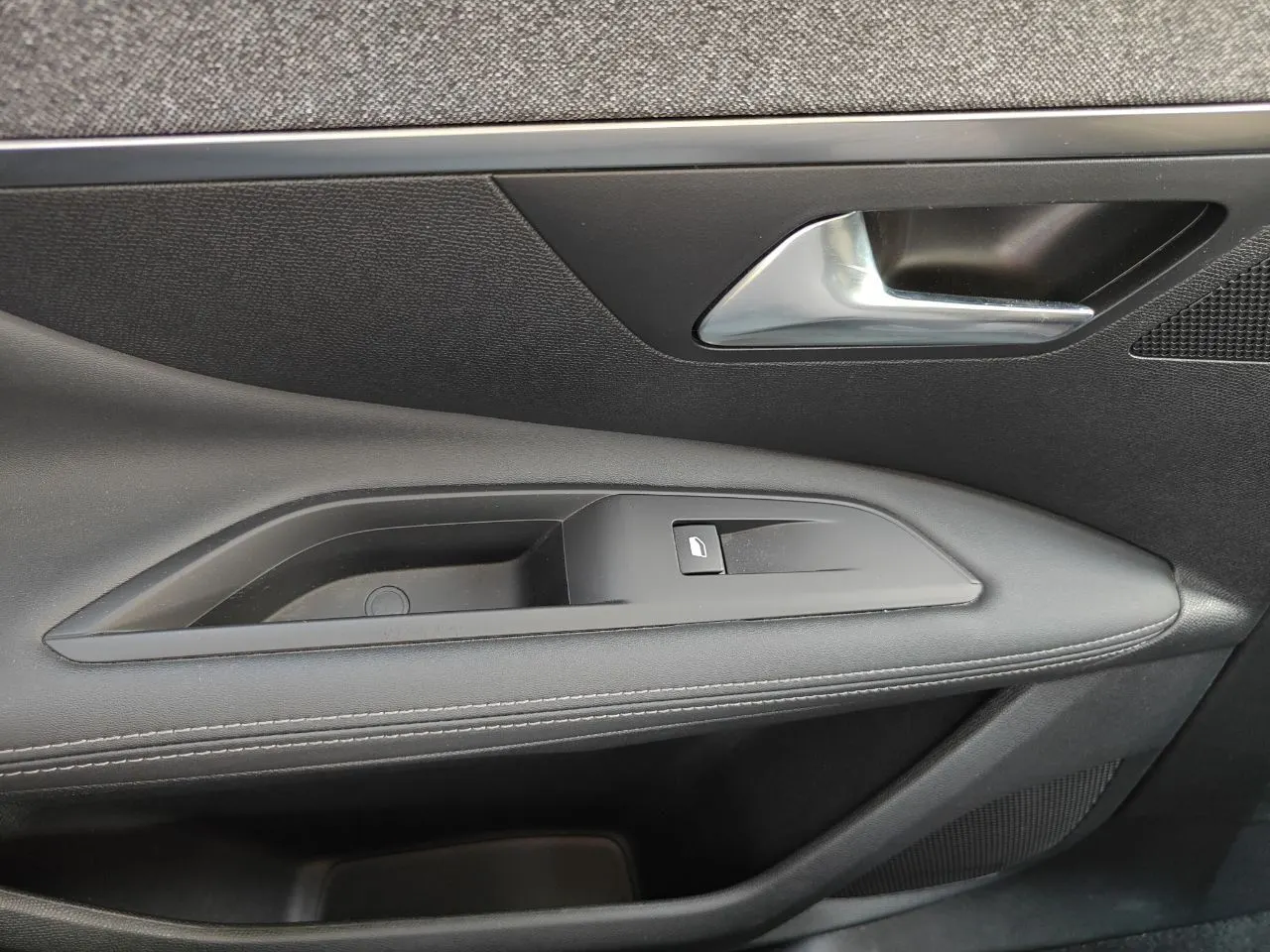 Peugeot 3008 1.5 BlueHDi Allure EAT8 6