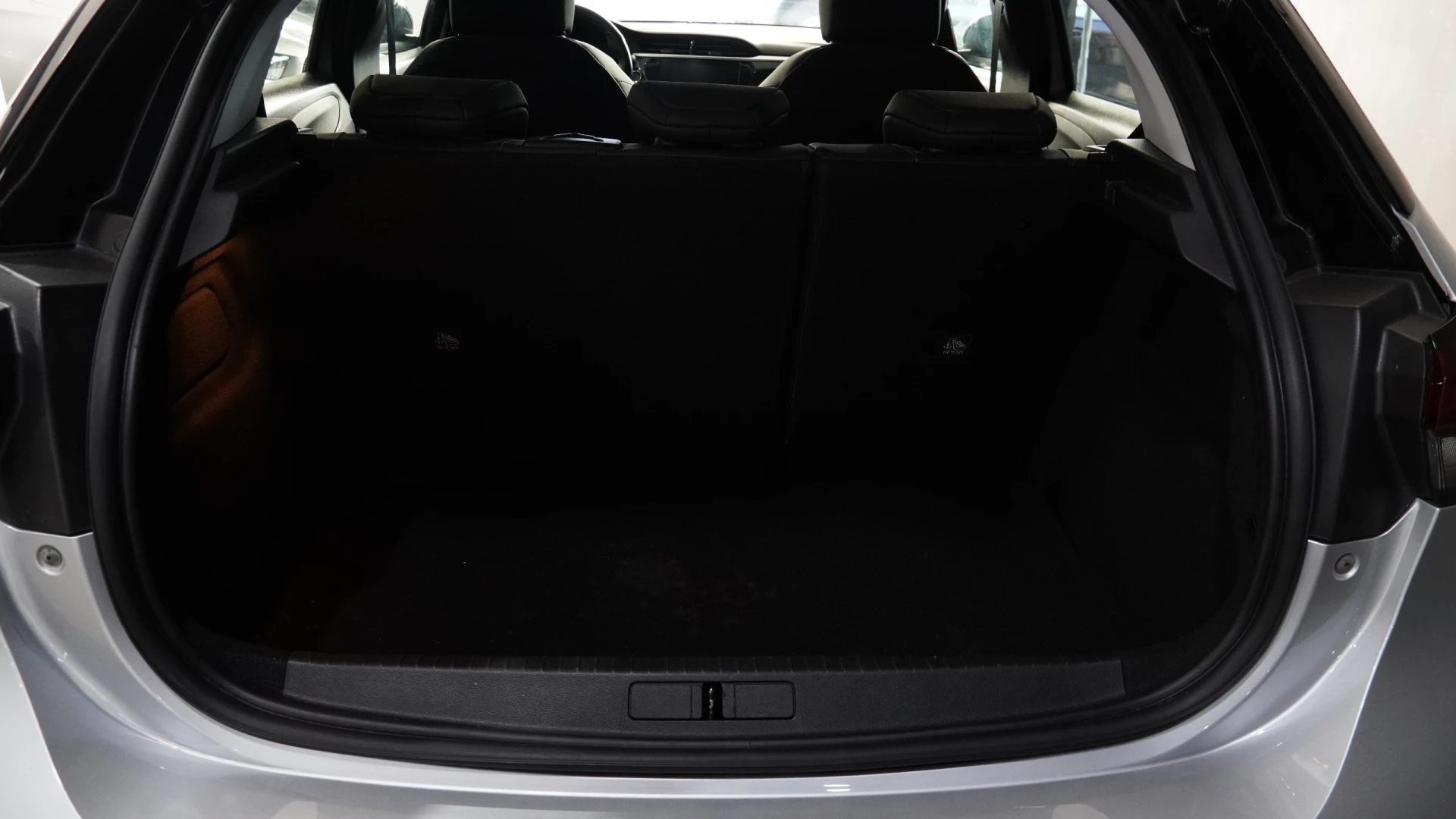 Opel Corsa-e 136CV Elegance 100% Elétrico 14