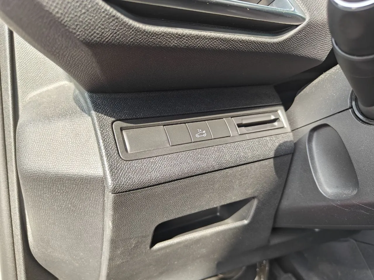 Peugeot 3008 1.5 BlueHDi Allure EAT8 9