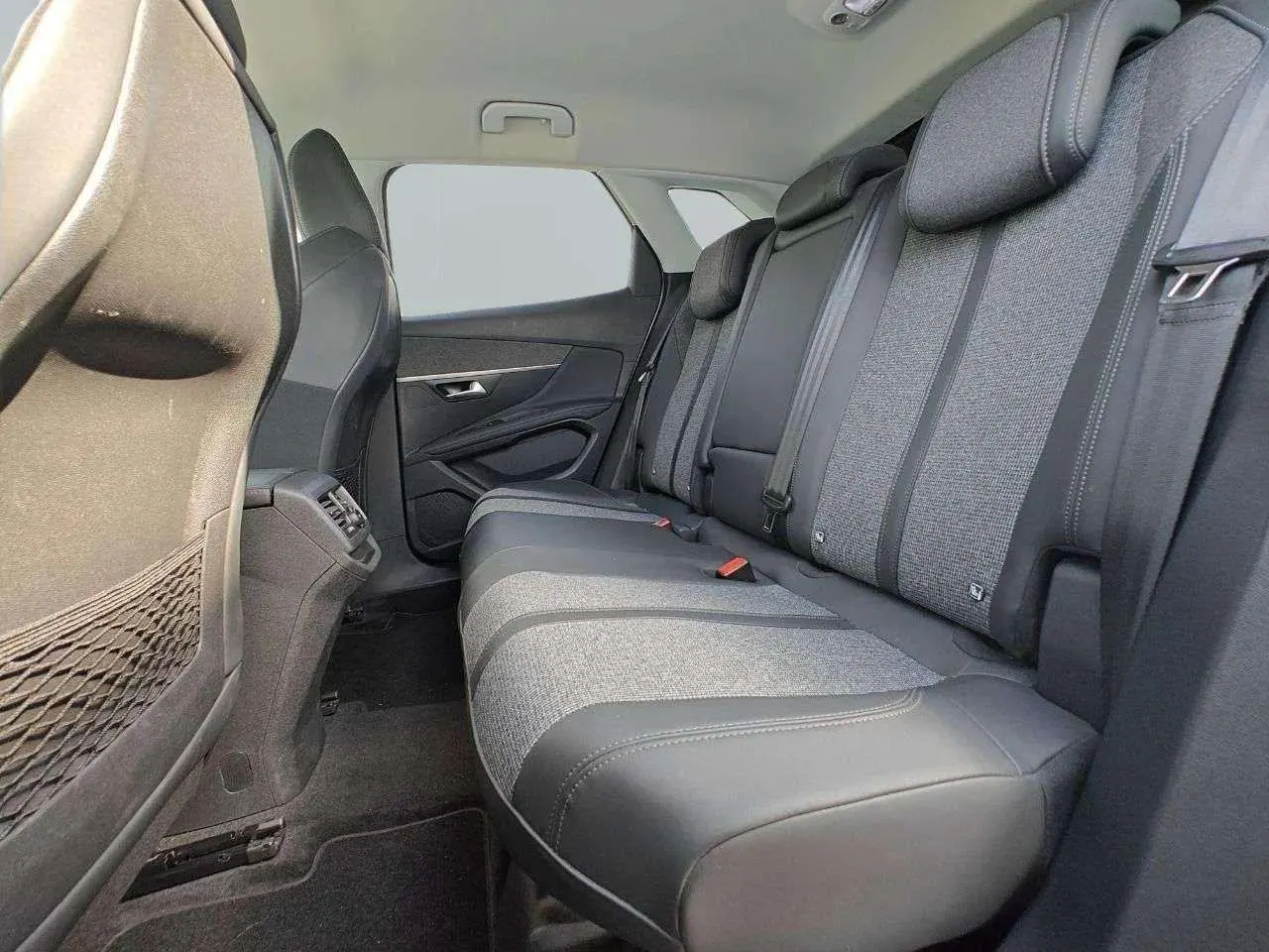 Peugeot 3008 1.5 BlueHDi Allure EAT8 17