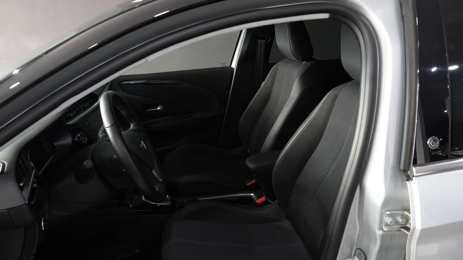 Opel Corsa-e 136CV Elegance 100% Elétrico 17