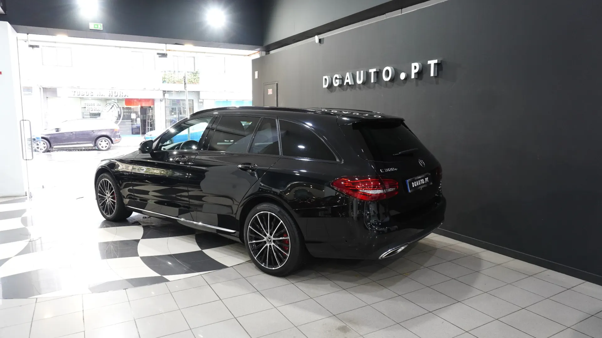 Mercedes-Benz C 300 e Avantgarde 6