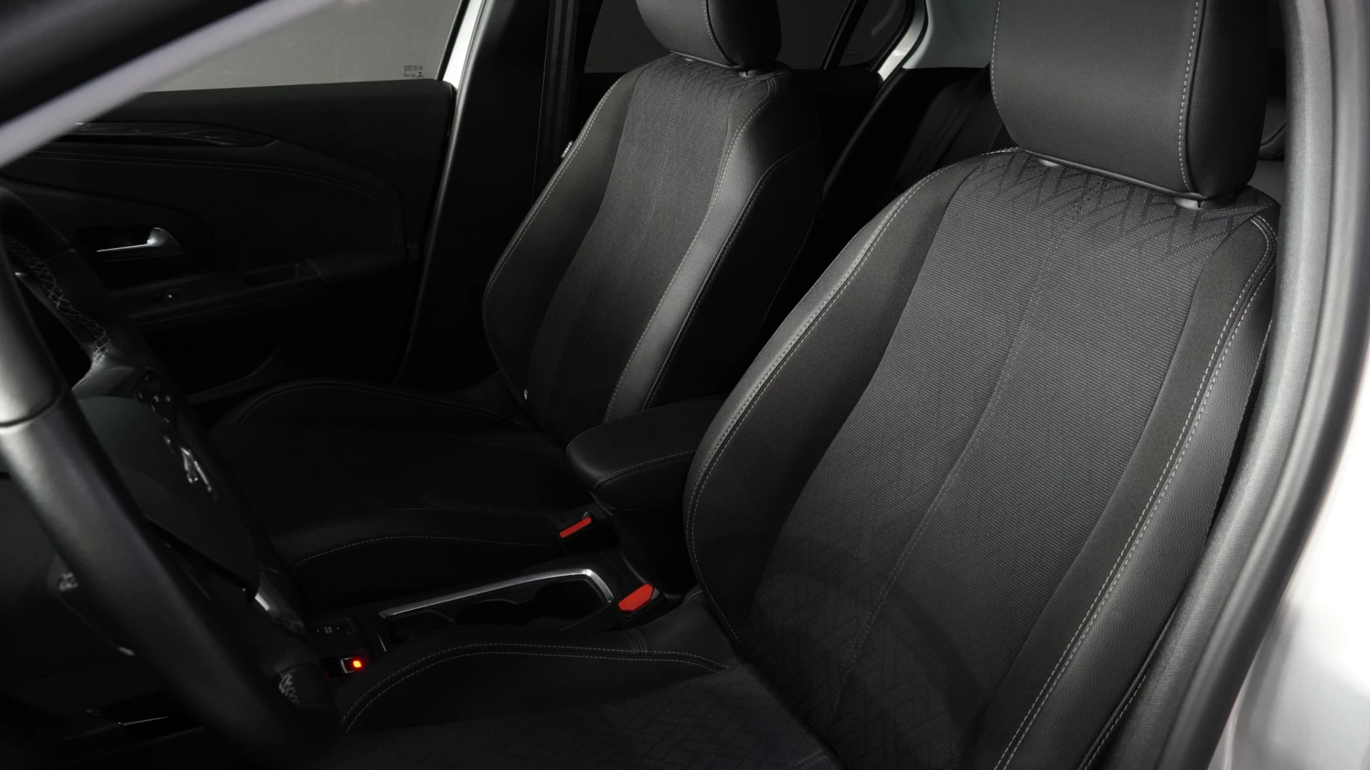 Opel Corsa-e 136CV Elegance 100% Elétrico 19