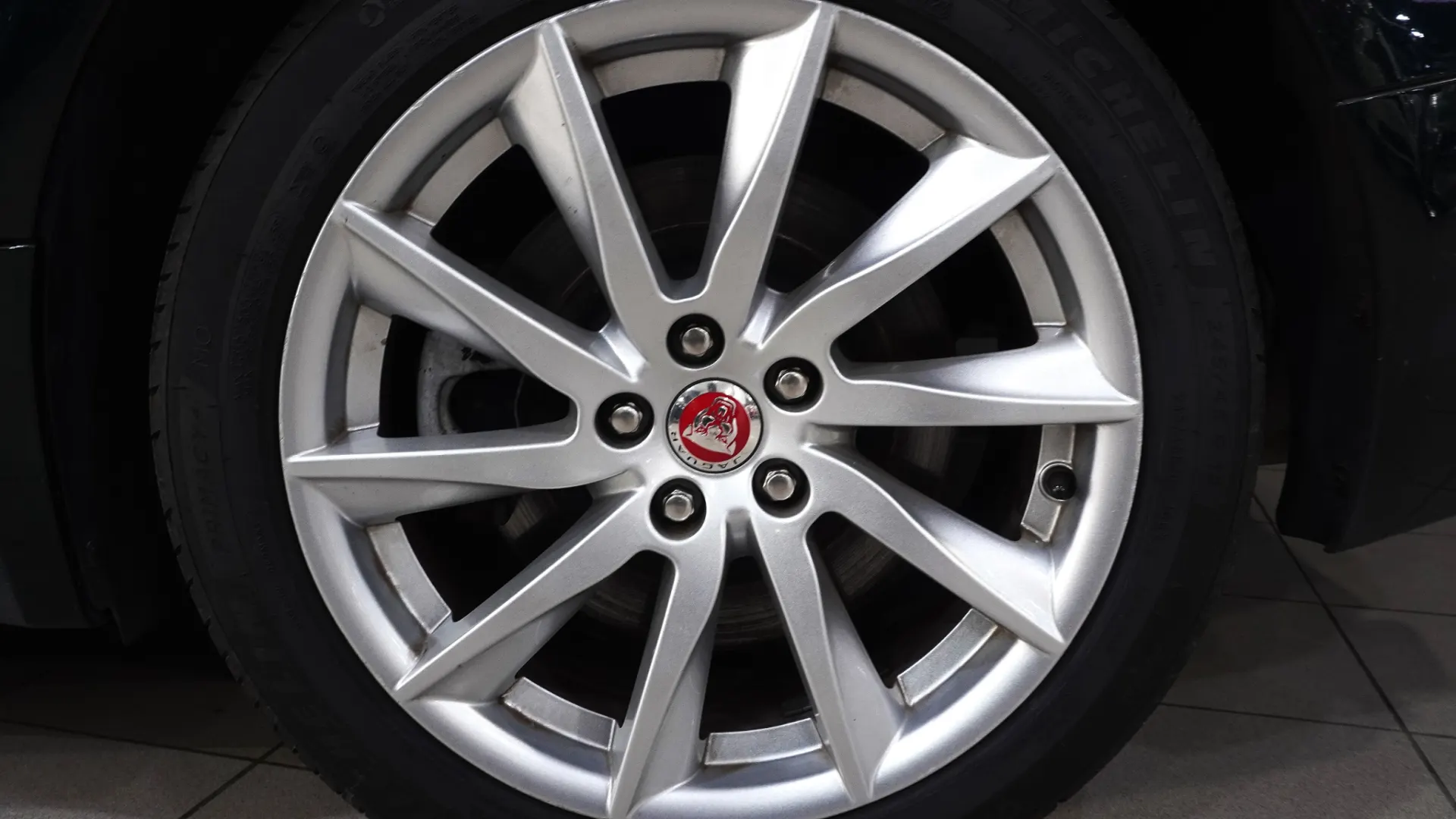 Jaguar XF 3.0 D V6 Luxury 10