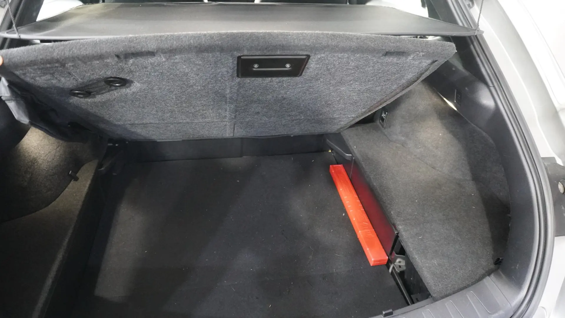 Lexus UX 250h Business 17