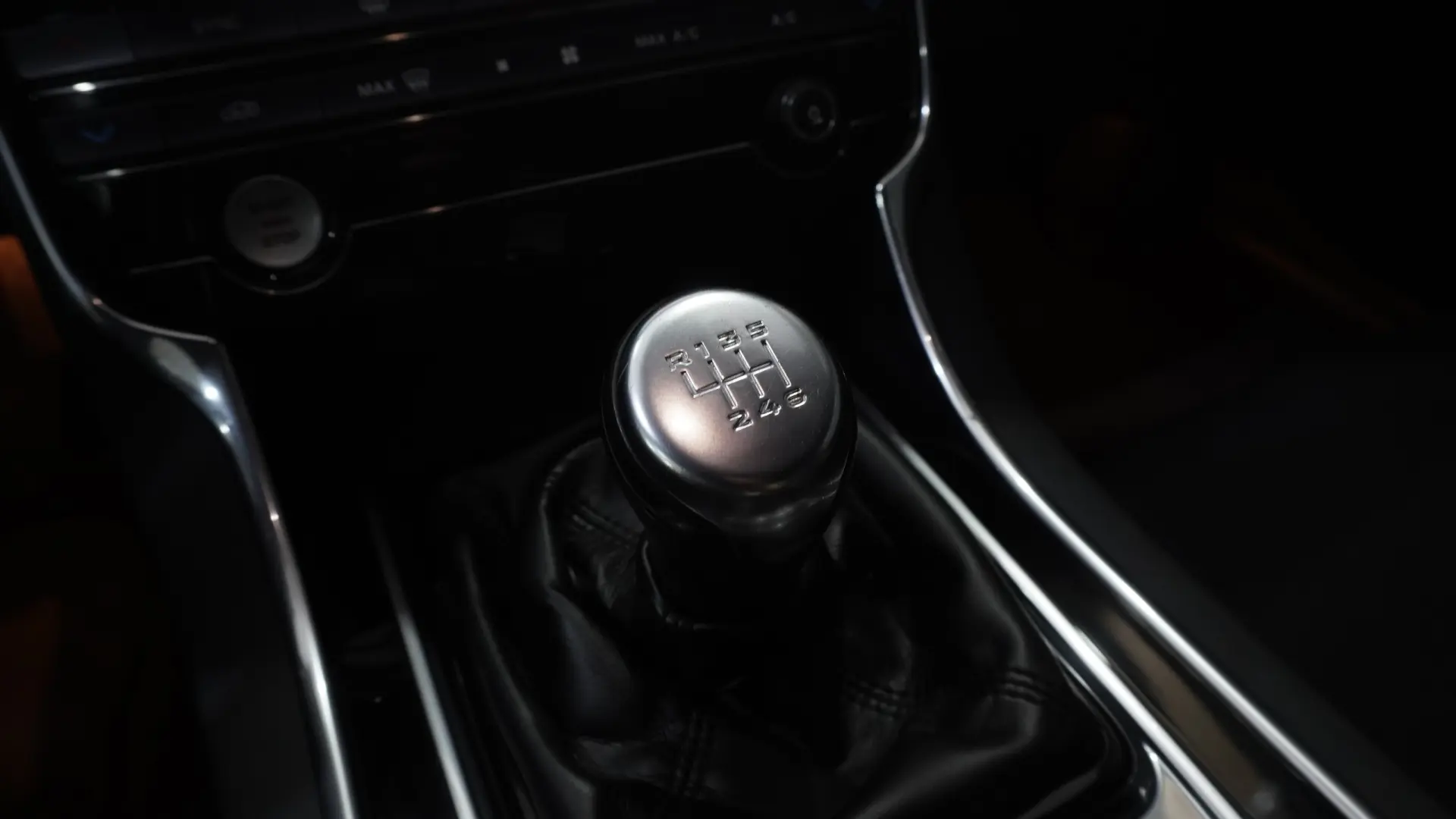 Jaguar XE 2.0 D Prestige 30