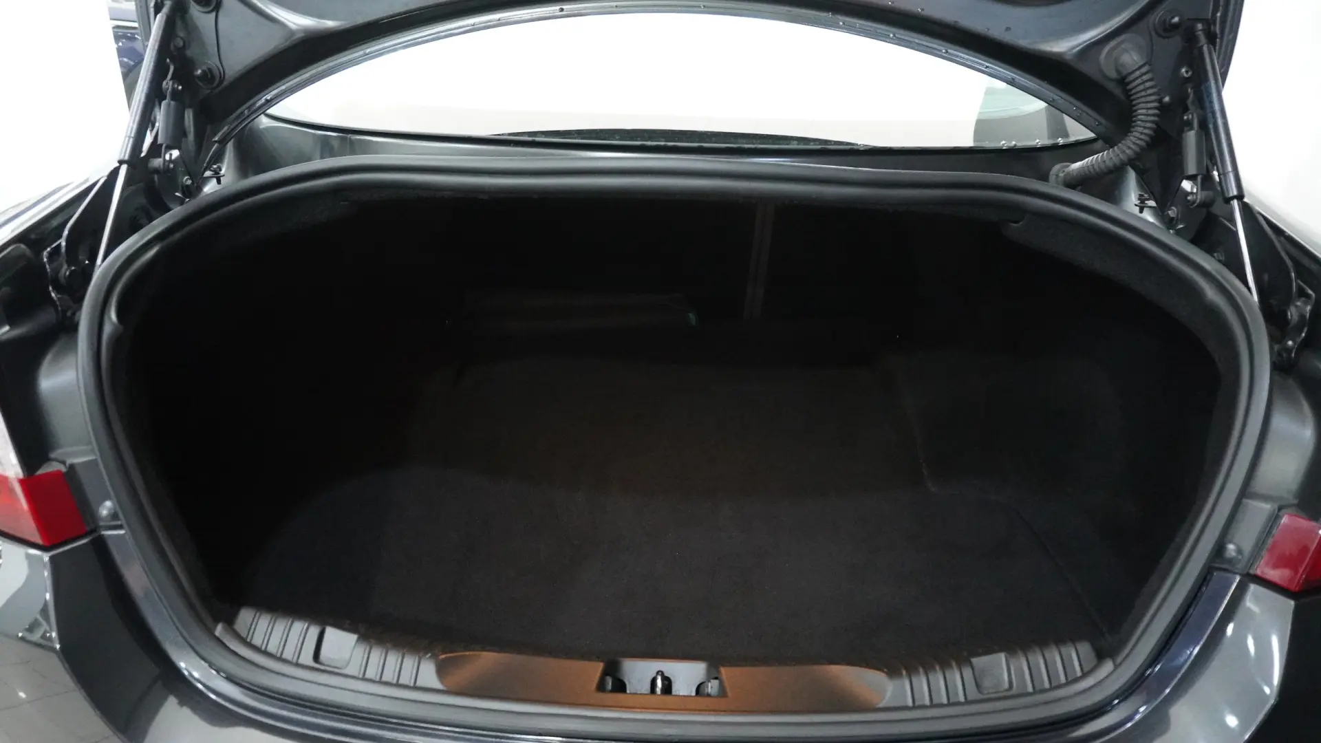 Jaguar XF 3.0 D V6 S Portfolio 13