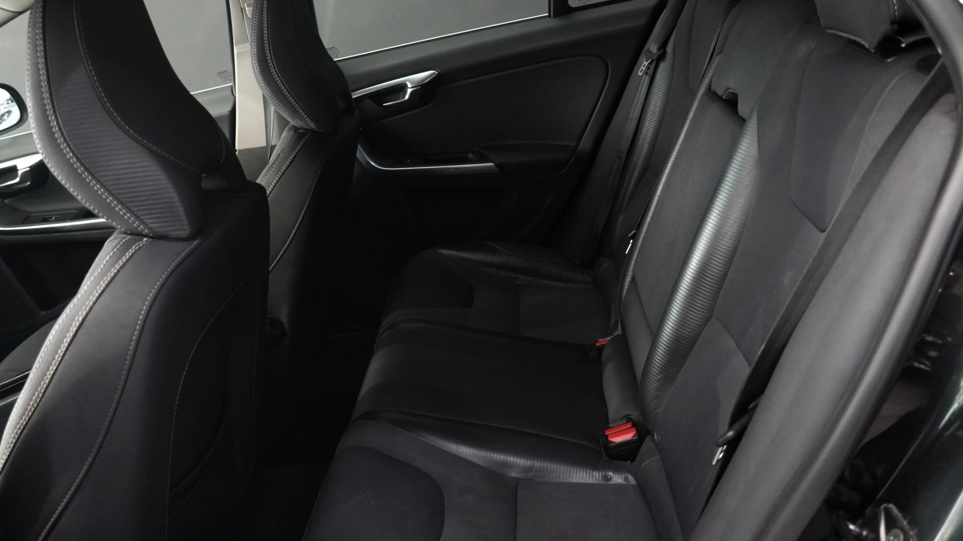 Volvo V60 1.6 D2 Drive R-Design Start/Stop 32