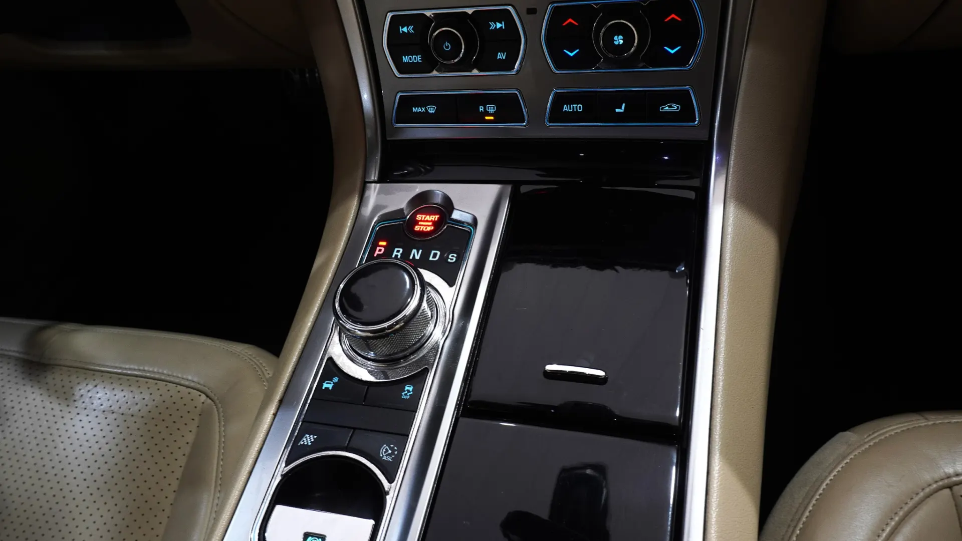 Jaguar XF 3.0 D V6 Luxury 31