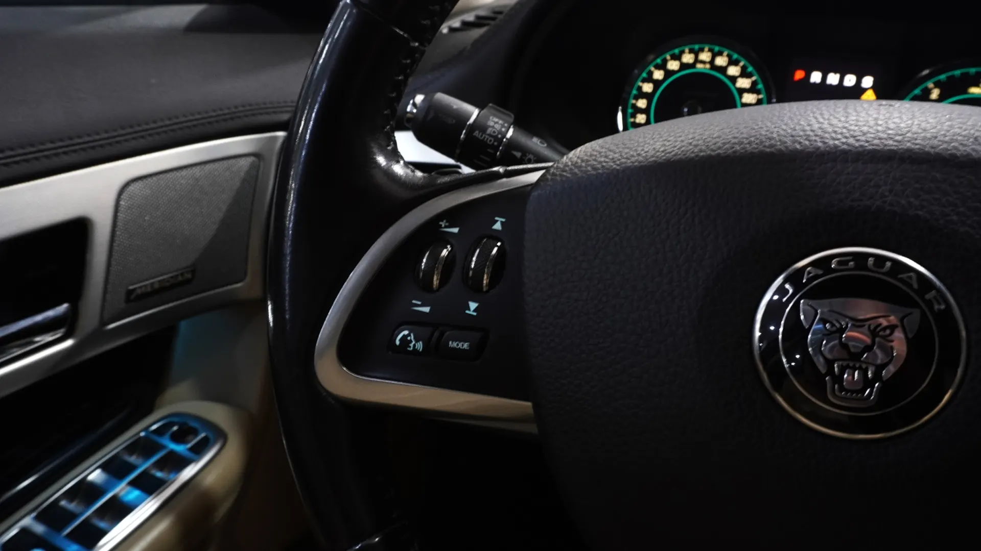 Jaguar XF 3.0 D V6 Luxury 26