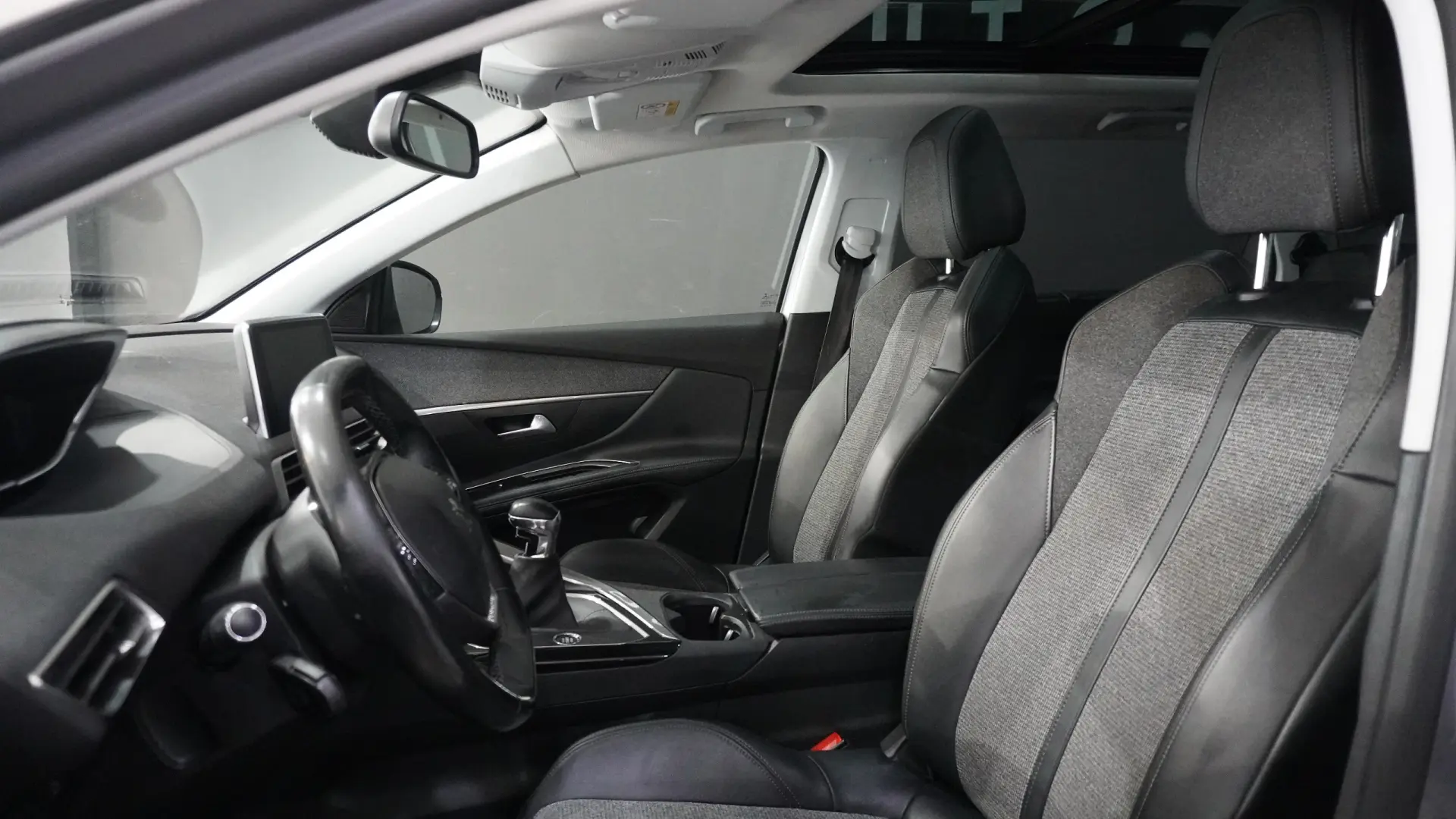 Peugeot 5008 1.2 PureTech Allure Pack 18