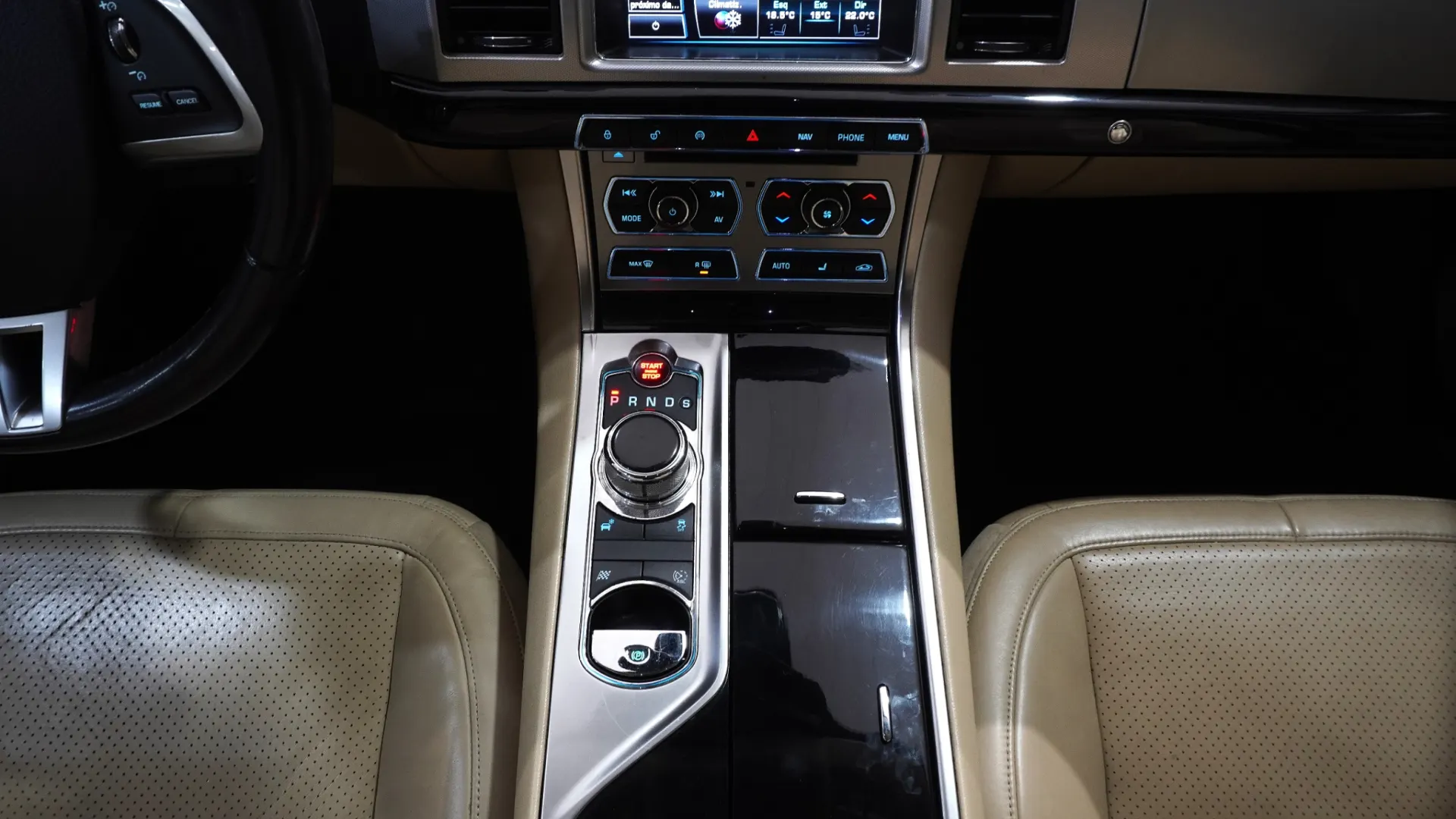 Jaguar XF 3.0 D V6 Luxury 32