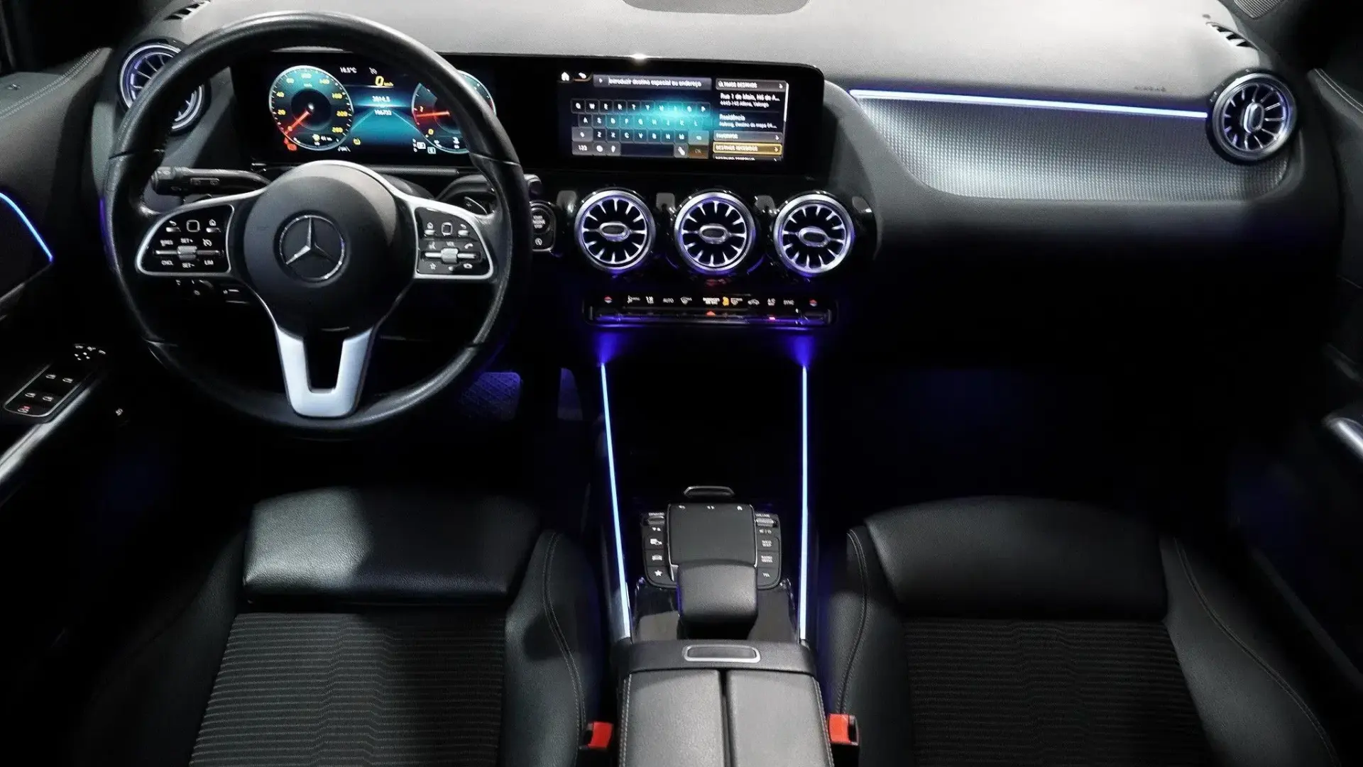 Mercedes-Benz GLA 200 22