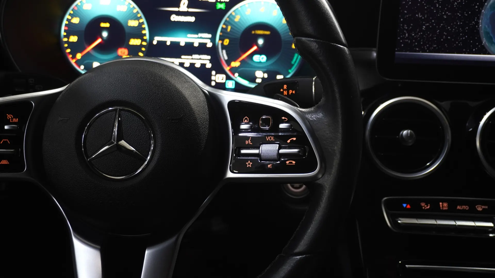 Mercedes-Benz C 300 e Avantgarde 16