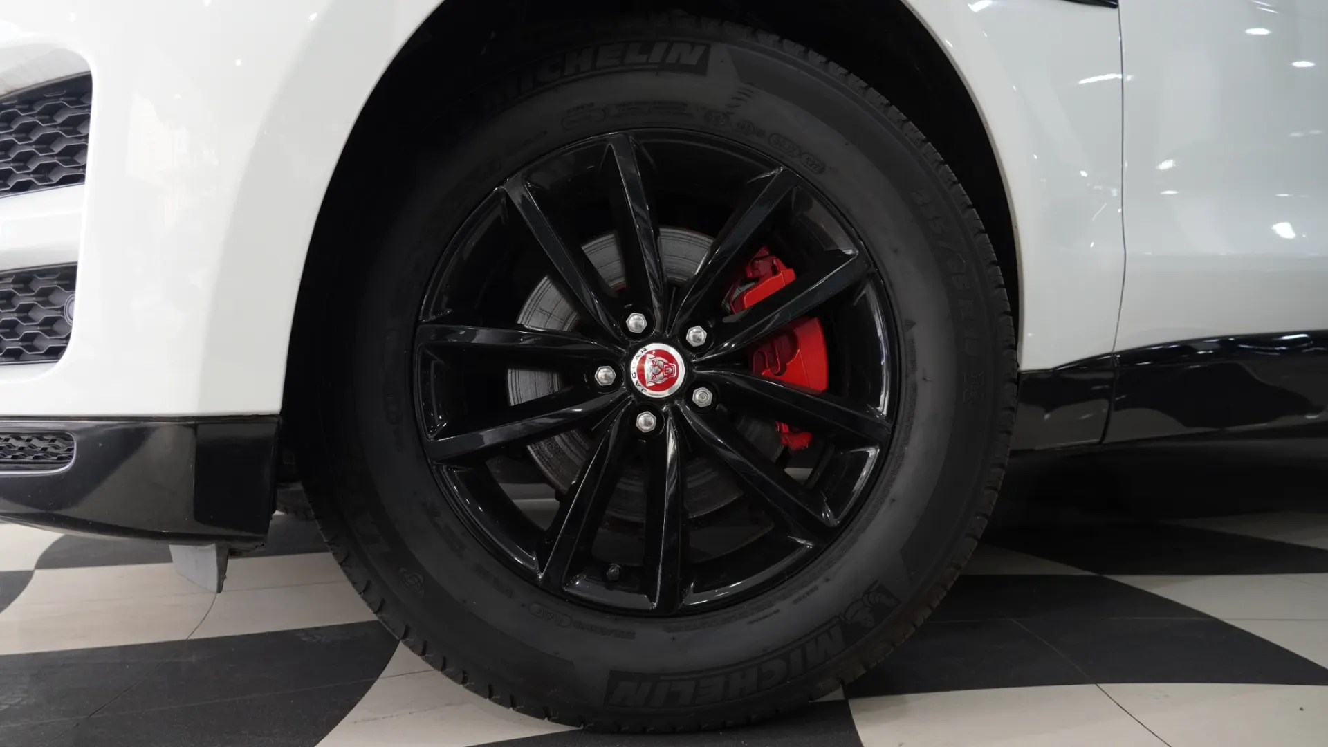 Jaguar F-Pace 2.0d Prestige - AWD 13