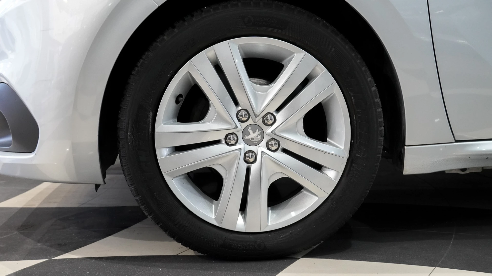 Peugeot 208 1.2 PureTech Active 5