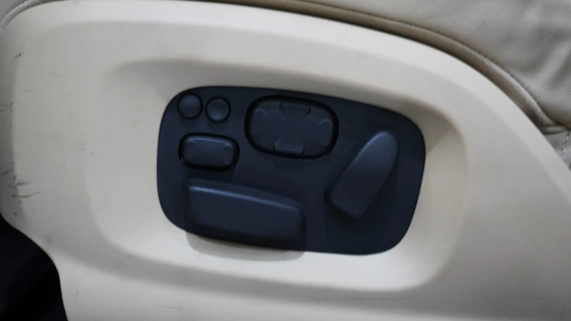 Jaguar XF 3.0 D V6 Luxury 23