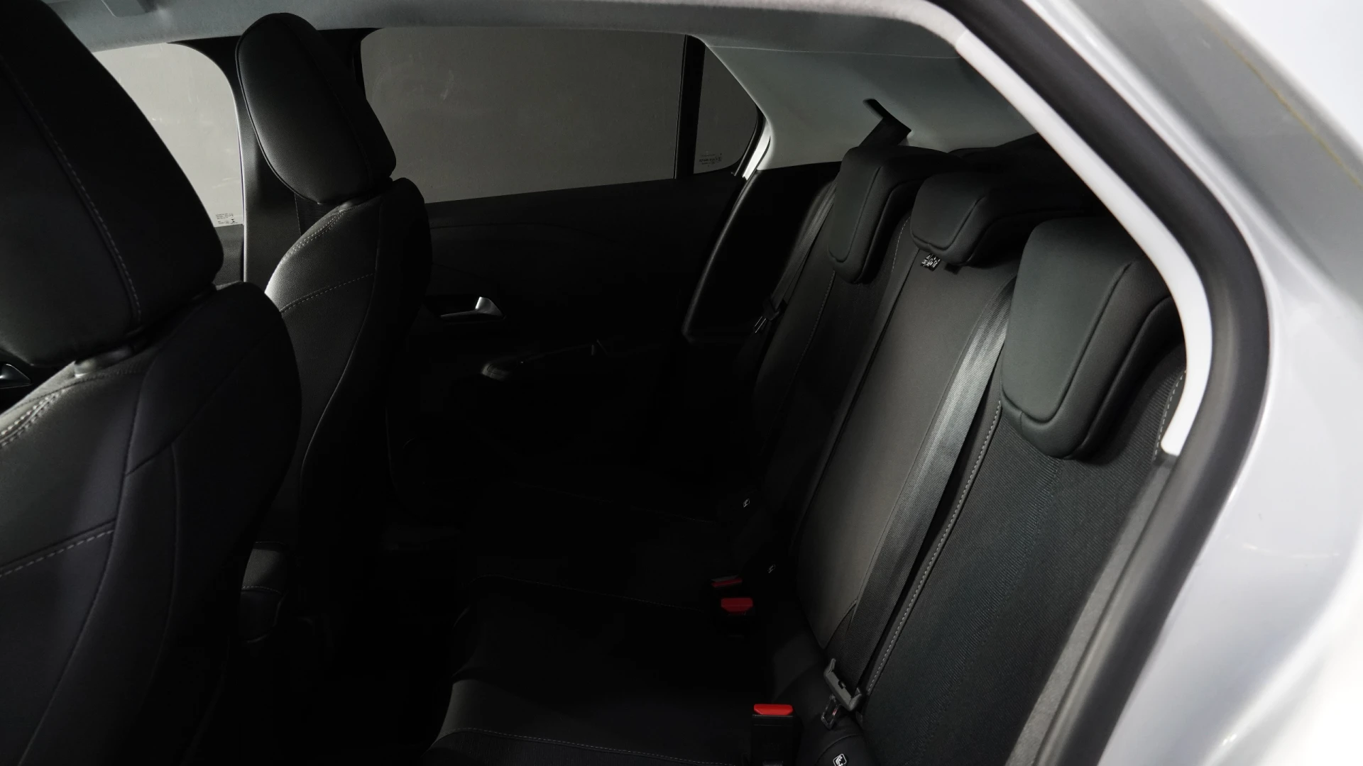 Opel Corsa-e 136CV Elegance 100% Elétrico 27