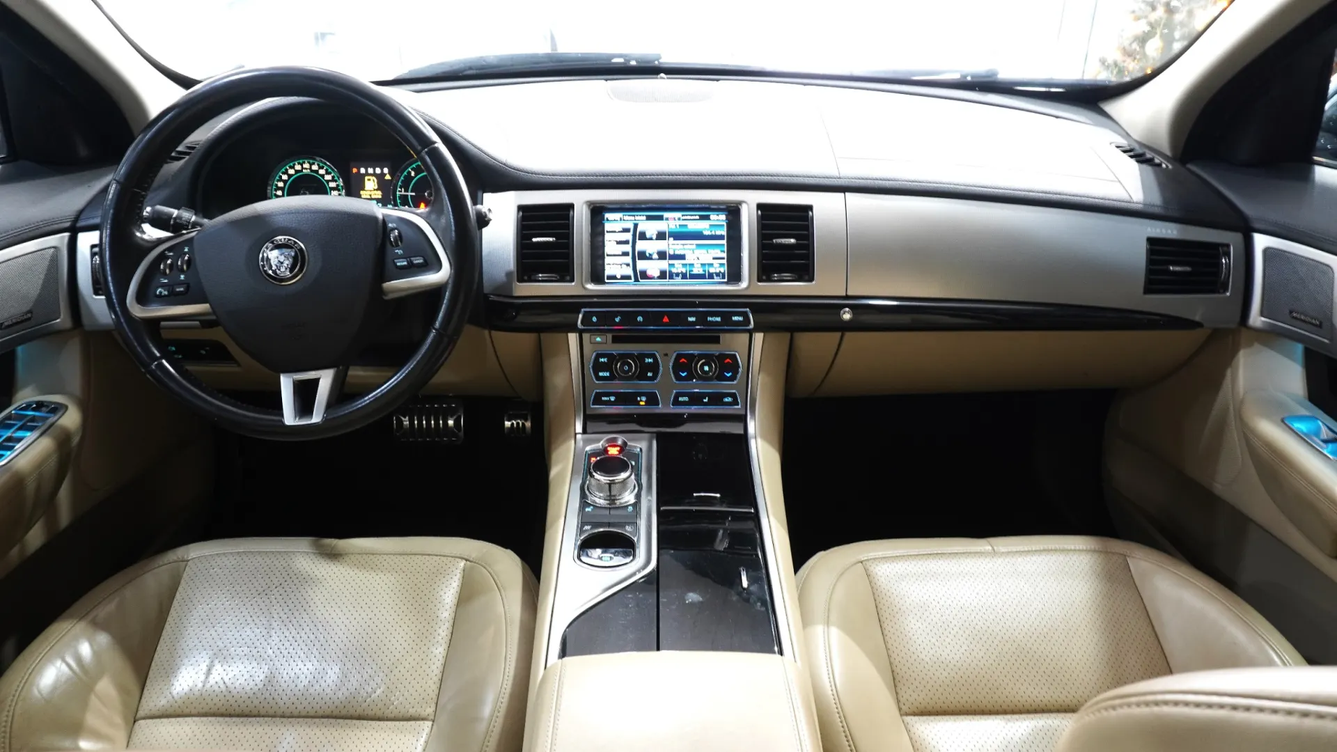 Jaguar XF 3.0 D V6 Luxury 24