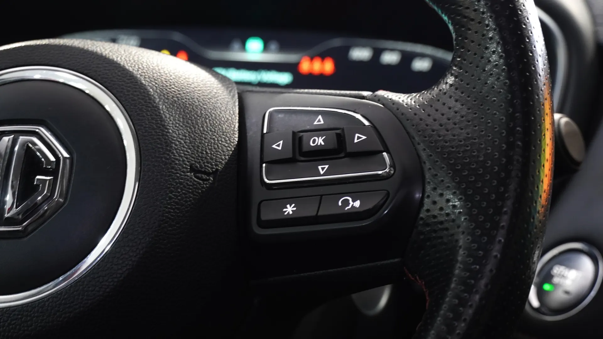 MG EHS 1.5 T-GDI Plug-in Hybrid Luxury 32