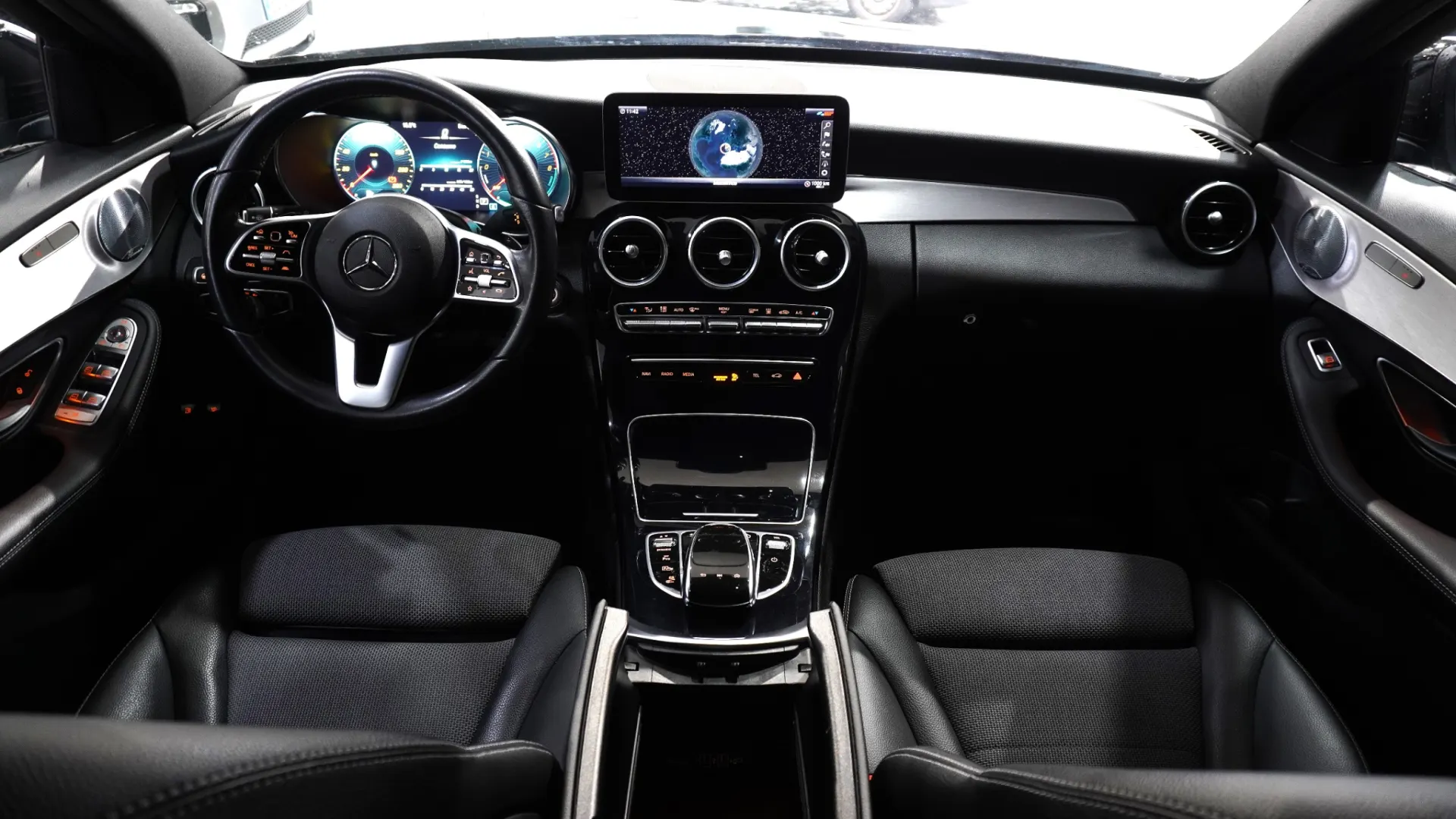 Mercedes-Benz C 300 e Avantgarde 13