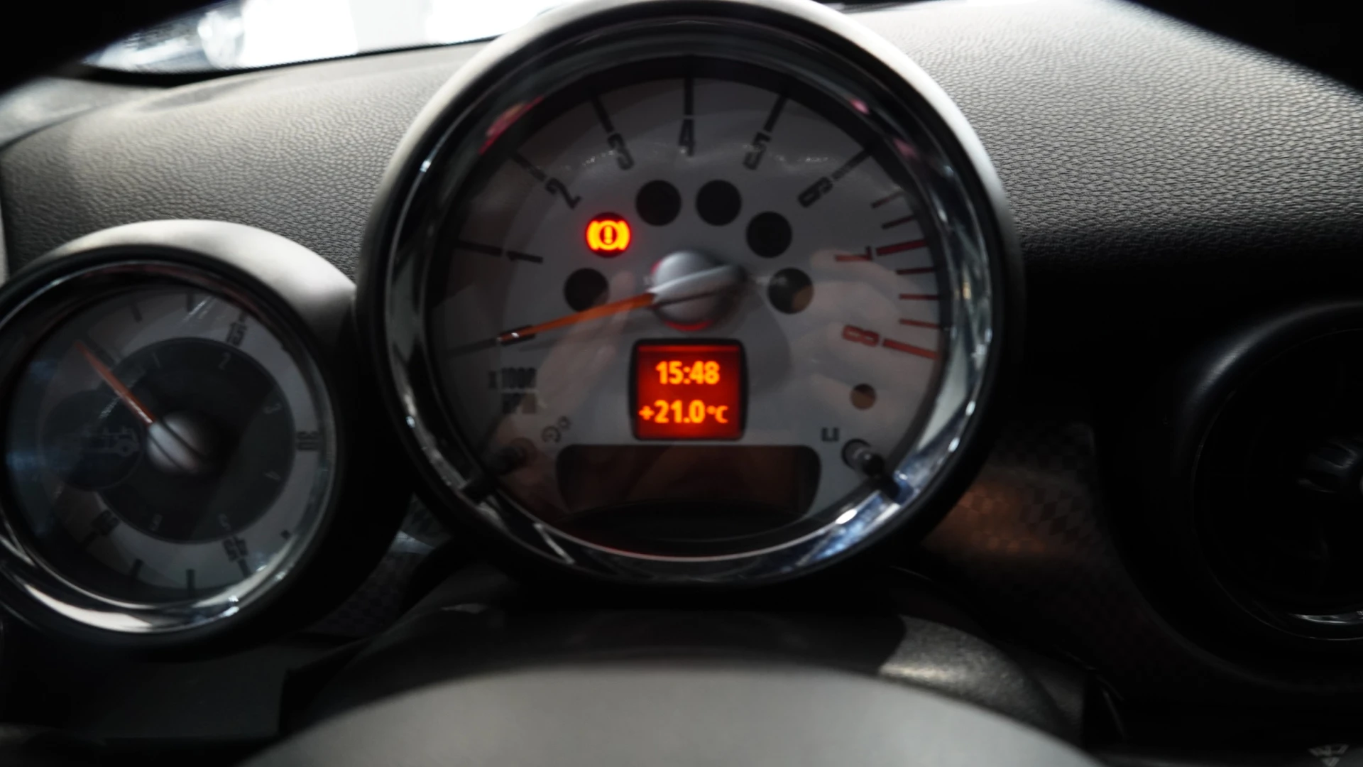 MINI 3 Portas Cooper Cabrio 1.6i 32