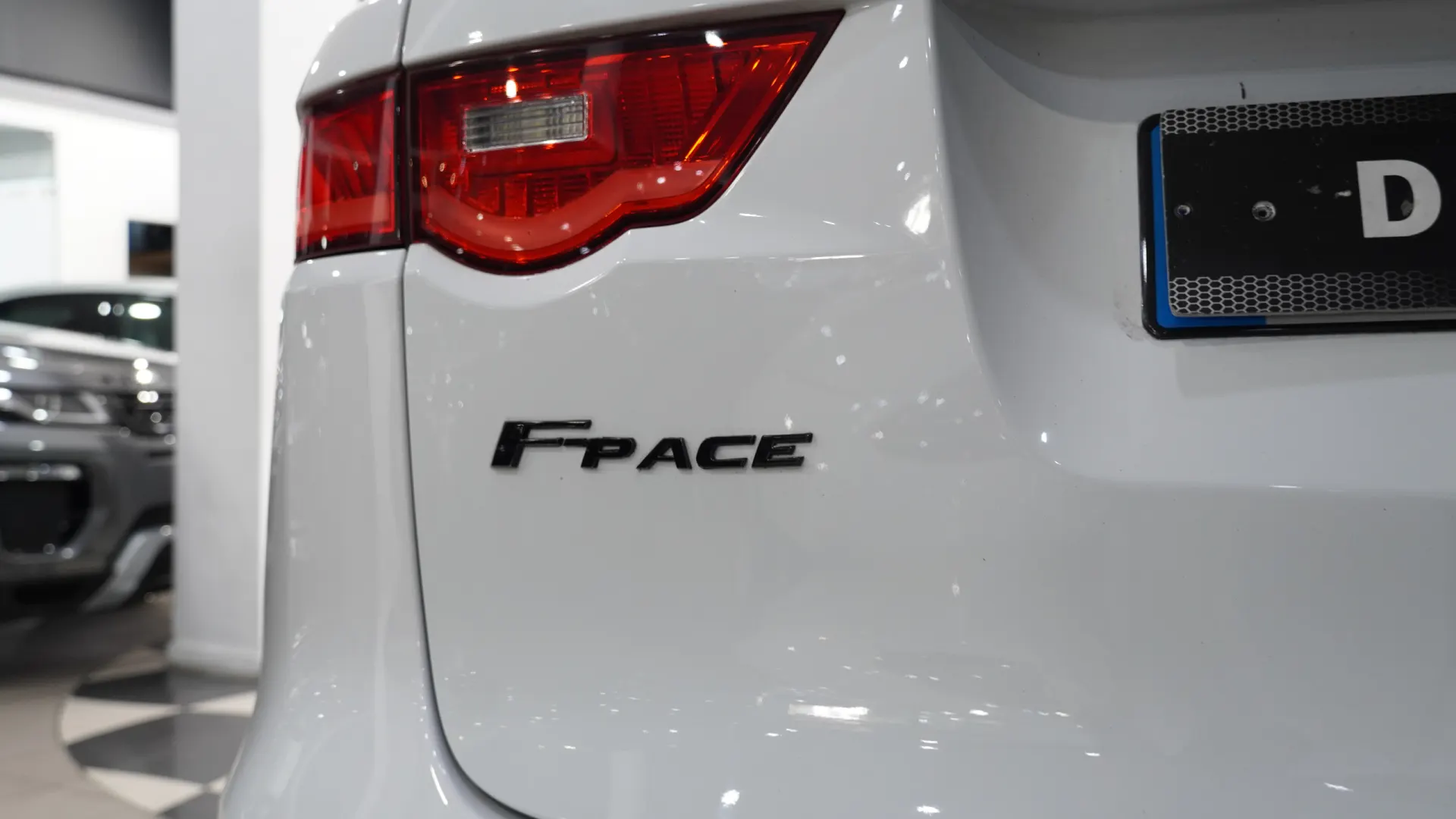 Jaguar F-Pace 2.0d Prestige - AWD 11