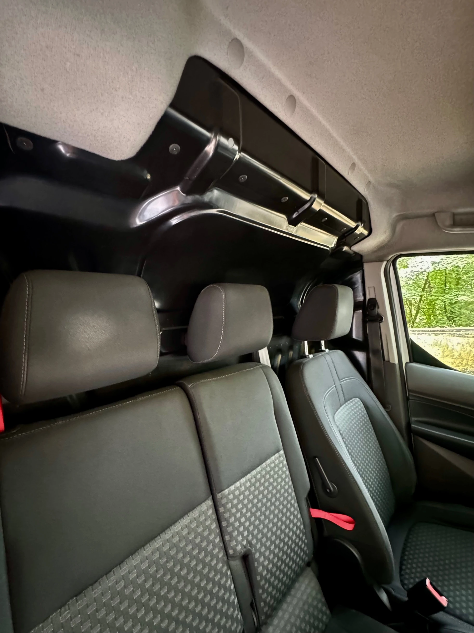 Ford Transit Connect 9