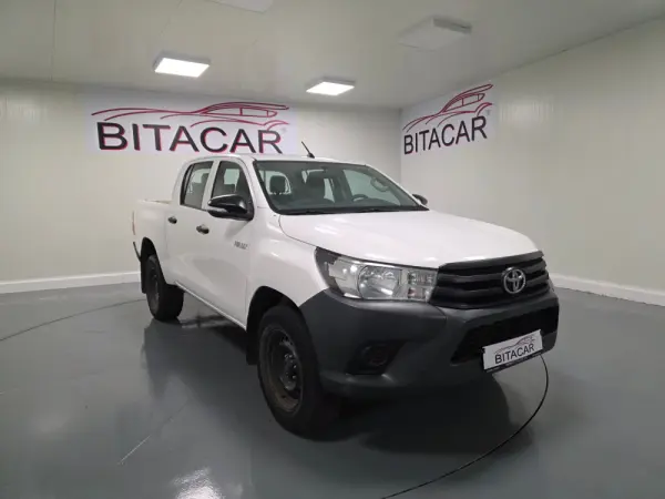 Toyota Hilux 2.4 D-4D 2WD CD Tracker 3