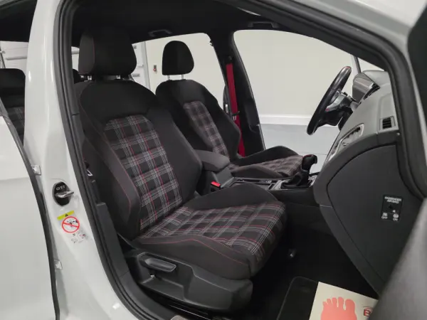 Volkswagen Golf 2.0 TSI GTI DSG Performance 58