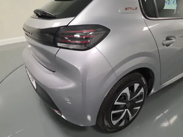 Peugeot 208 1.2 STYLE 30