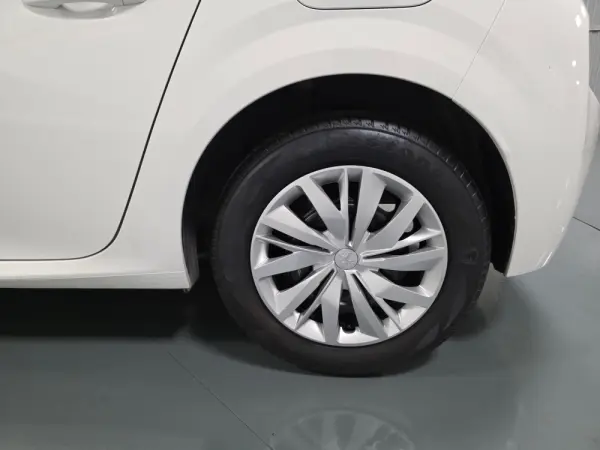 Peugeot 208 1.2 ACTIVE 27